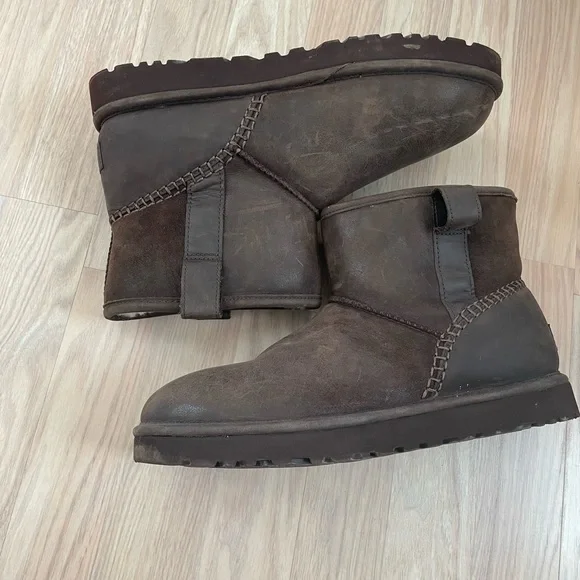 Mens Ugg classic mini deco boots - Picture 2 of 4